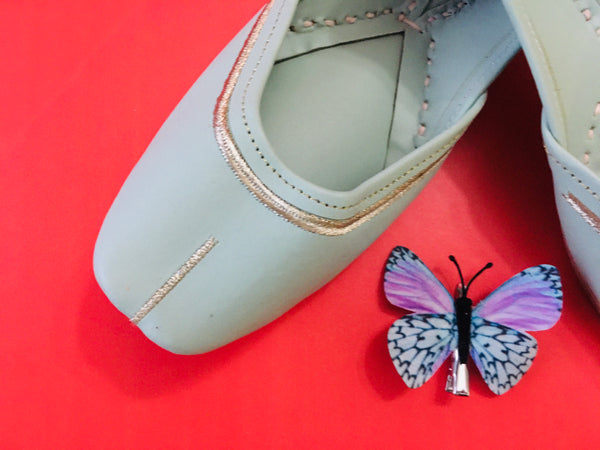 Cora Jutti with zari line