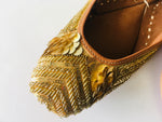 Esther Jutti with golden shimmer