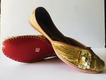 Esther Jutti with golden shimmer