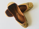 Esther Jutti with golden shimmer